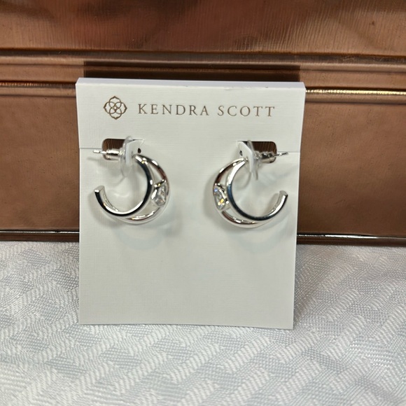 KENDRA SCOTT EARRINGS “ARDEN” HUGGIE RHODIUM NWT - Picture 3 of 4